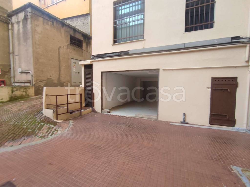ufficio in vendita a Savona in zona Centro Storico