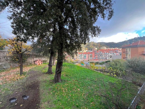 casa indipendente in vendita a Savona in zona Centro Storico