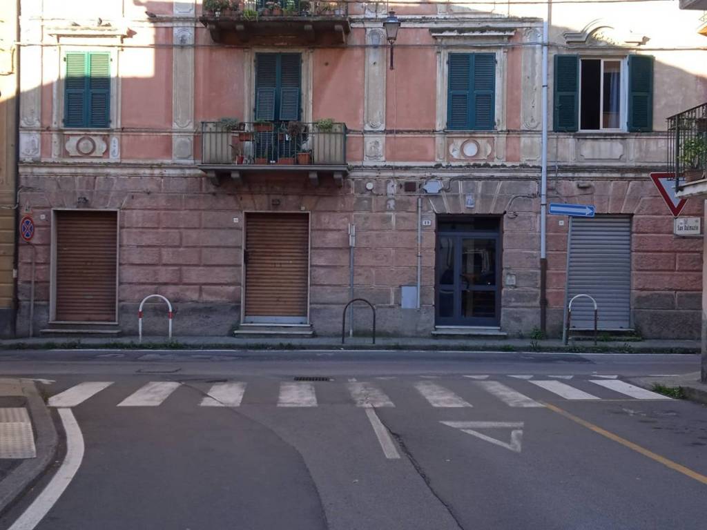 negozio in vendita a Savona in zona Santuario