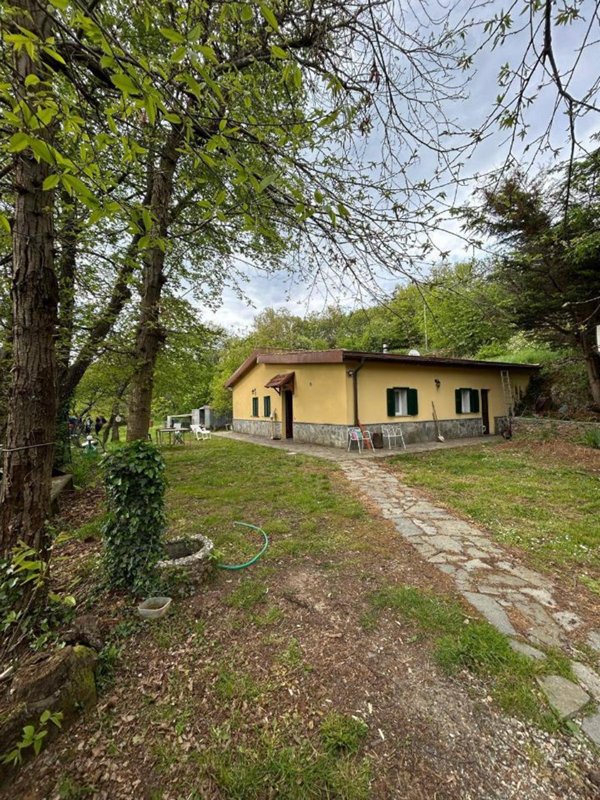 casa indipendente in vendita a Savona
