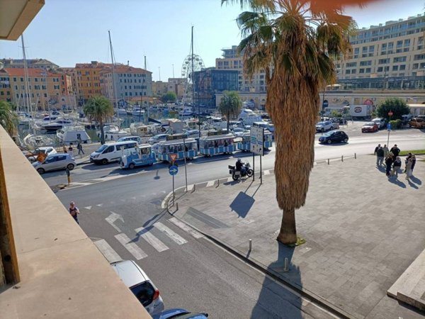 appartamento in vendita a Savona in zona Centro Storico