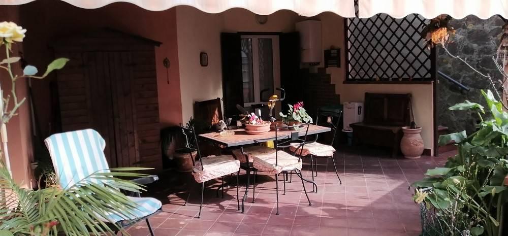 casa indipendente in vendita a Savona in zona Santuario