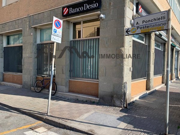 locale commerciale in vendita a Savona in zona Centro Storico