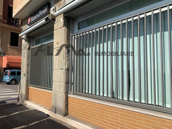 locale commerciale in vendita a Savona in zona Centro Storico