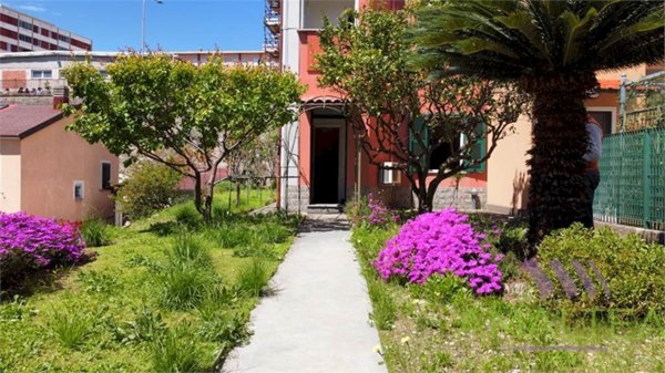 casa indipendente in vendita a Savona in zona Centro Storico