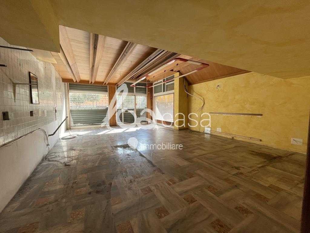 locale commerciale in vendita a Savona