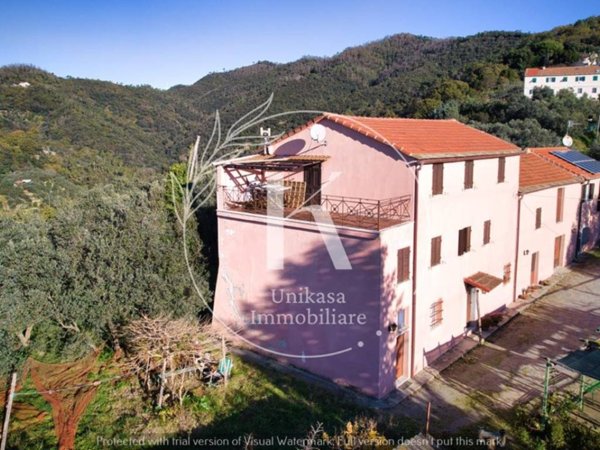 casa indipendente in vendita a Savona in zona Montemoro