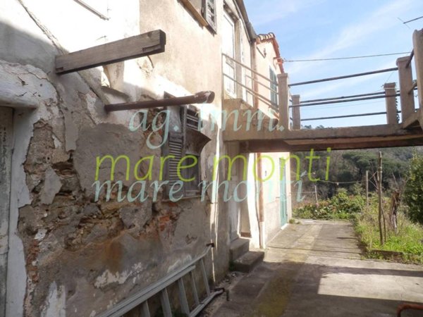 casa indipendente in vendita a Savona in zona Maschio