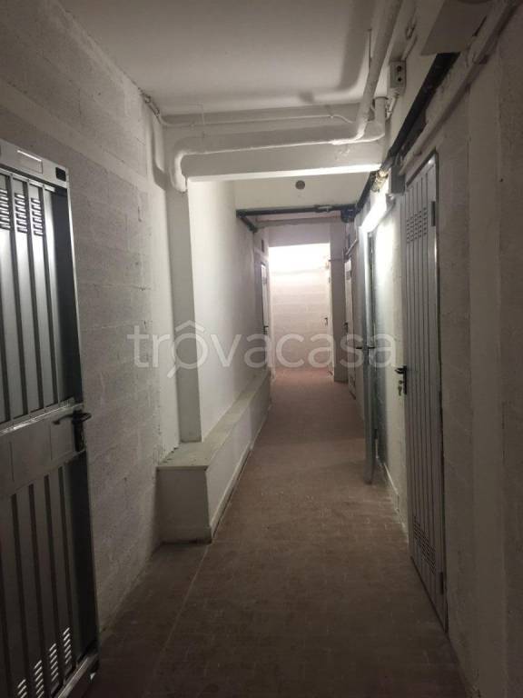 locale commerciale in vendita a Savona