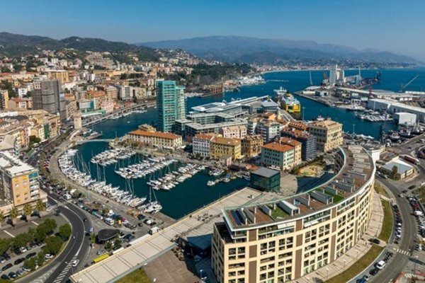 locale commerciale in vendita a Savona