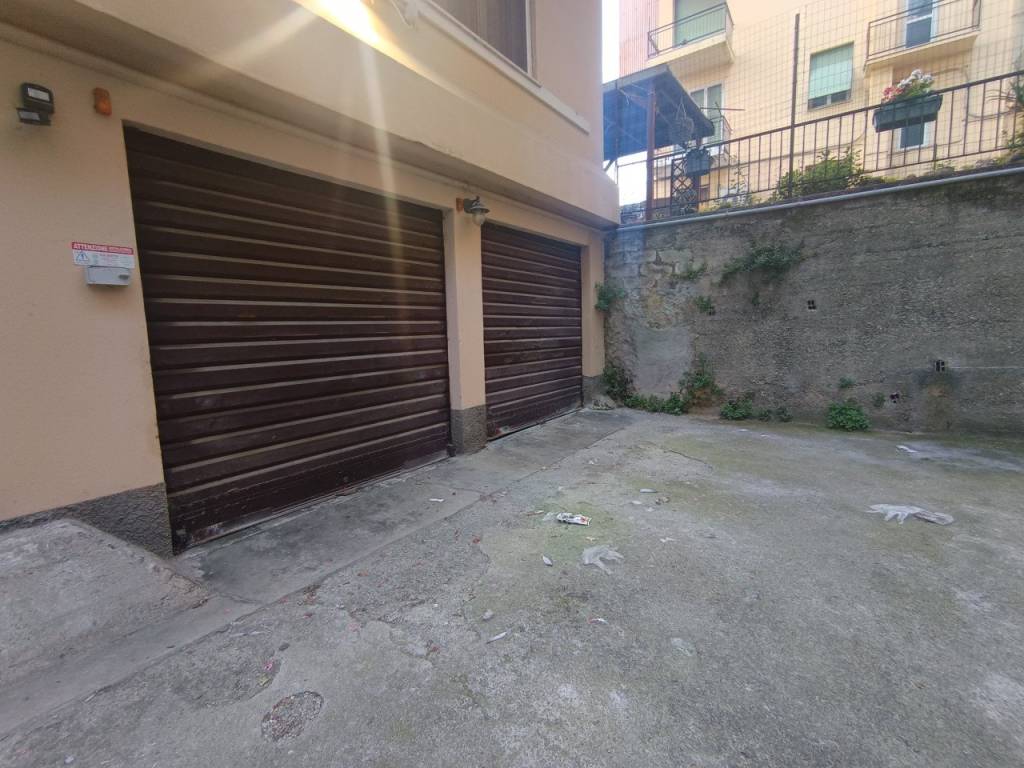 locale commerciale in vendita a Savona