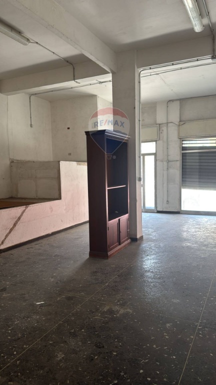 locale commerciale in vendita a Savona