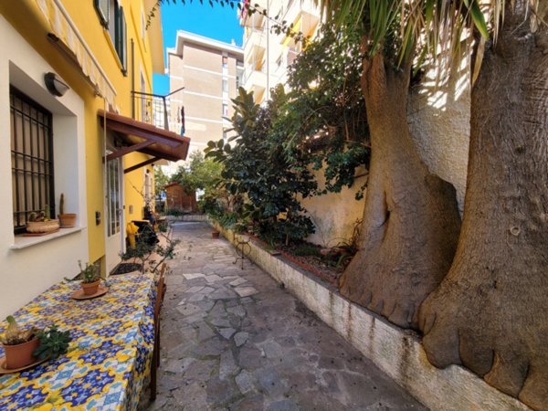 casa indipendente in vendita a Savona