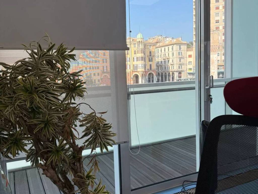 ufficio in vendita a Savona in zona Centro Storico