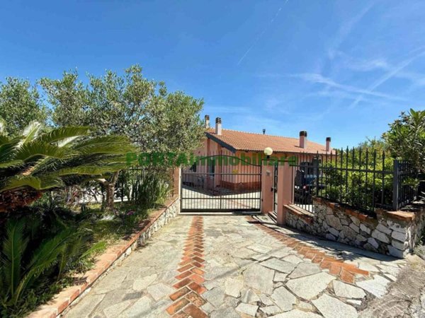 casa indipendente in vendita a Savona