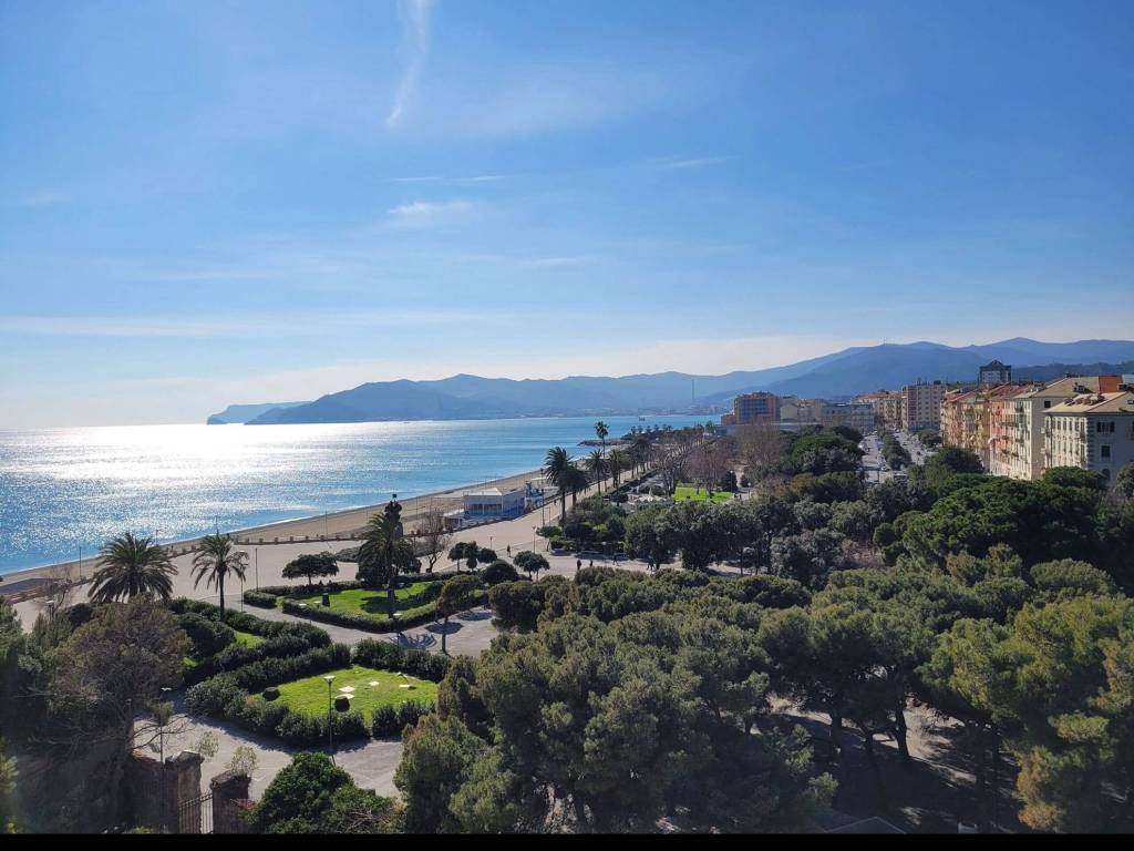 appartamento in vendita a Savona in zona Centro Storico