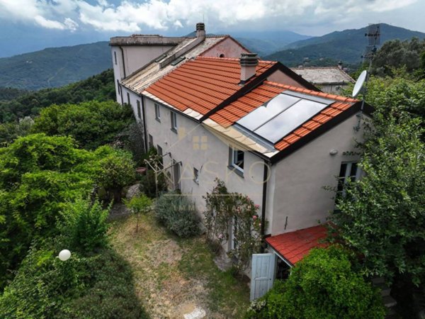 casa indipendente in vendita a Savona in zona Centro Storico