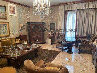 appartamento in vendita a Savona in zona Centro Storico