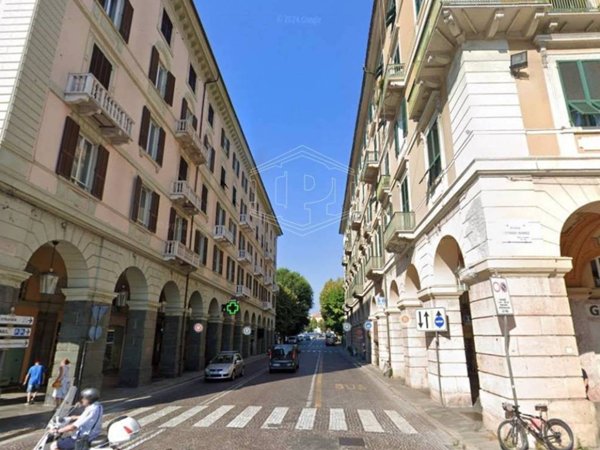 negozio in vendita a Savona in zona Centro Storico