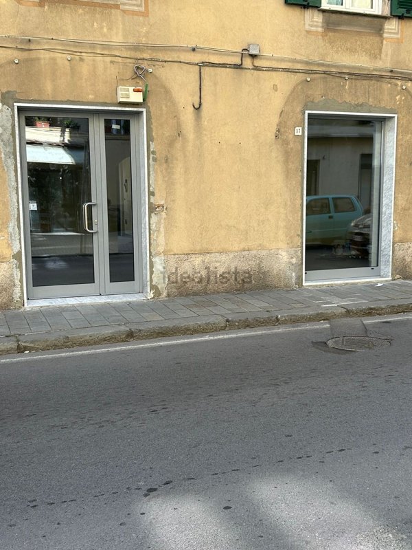 negozio in vendita a Savona in zona Centro Storico