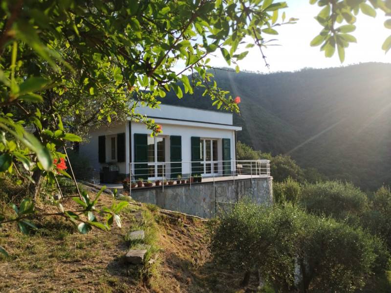 casa indipendente in vendita a Savona in zona Marmorassi