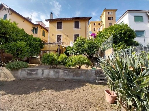 casa indipendente in vendita a Savona in zona Centro Storico