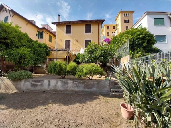casa indipendente in vendita a Savona in zona Centro Storico