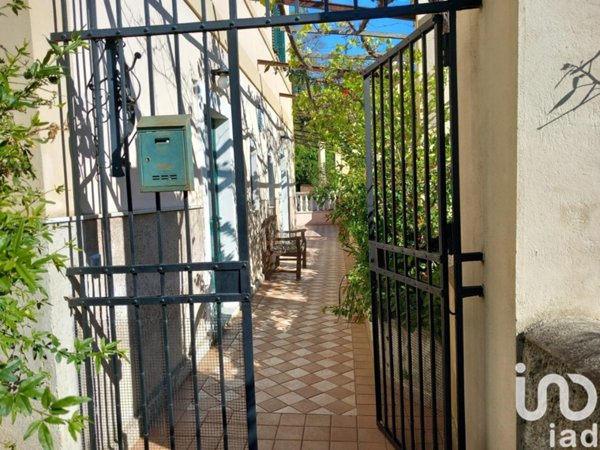 casa indipendente in vendita a Savona in zona Santuario