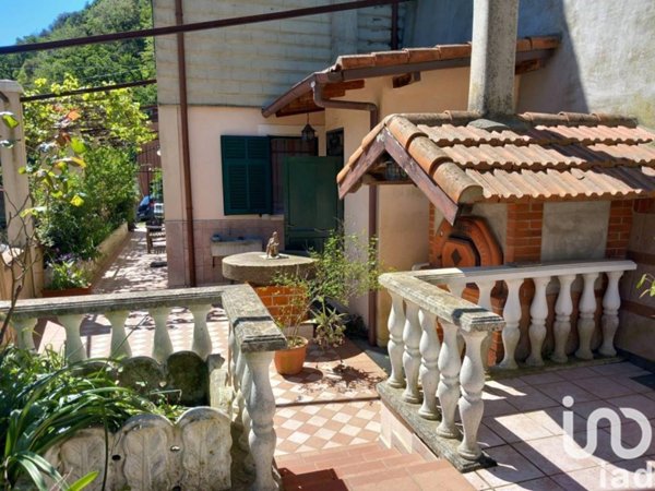 casa indipendente in vendita a Savona in zona Santuario