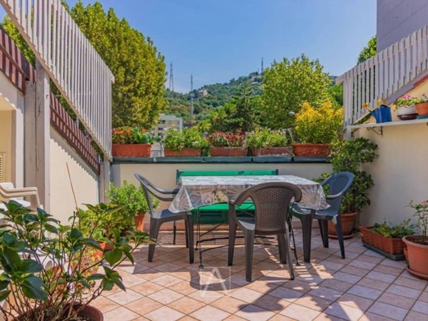casa indipendente in vendita a Savona in zona Montemoro