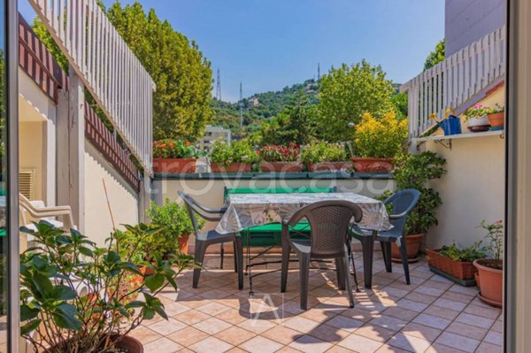 casa indipendente in vendita a Savona in zona Montemoro