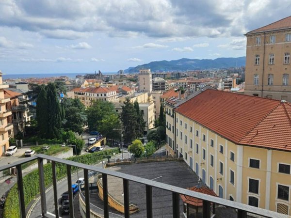 appartamento in vendita a Savona in zona Centro Storico