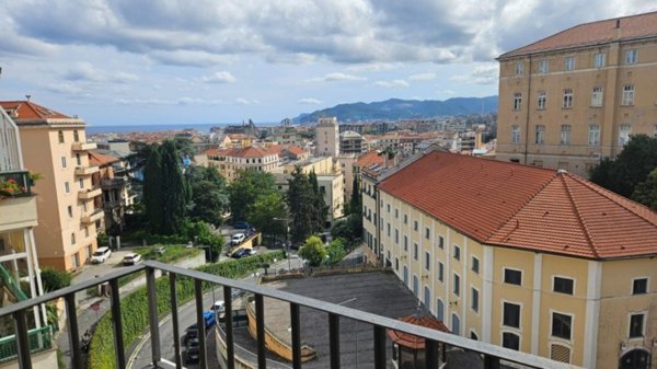 appartamento in vendita a Savona in zona Centro Storico