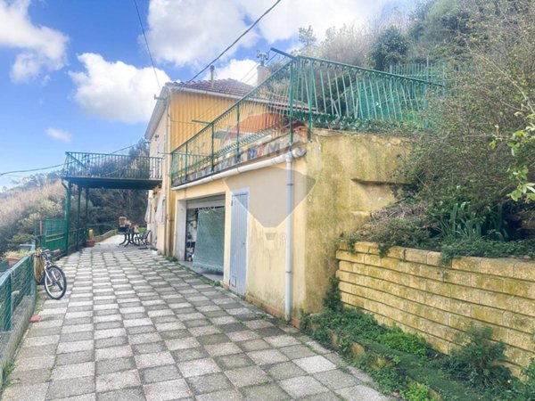 casa indipendente in vendita a Savona in zona Maschio