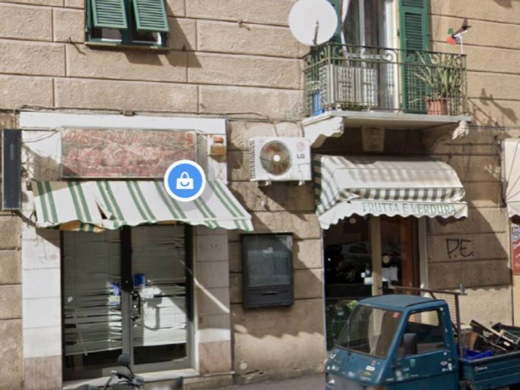 negozio in vendita a Savona in zona Centro Storico