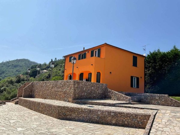 casa indipendente in vendita a Savona in zona Santuario