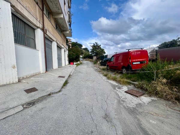 capannone in vendita a Savona