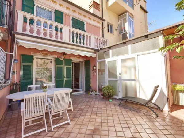 casa indipendente in vendita a Savona in zona Santuario