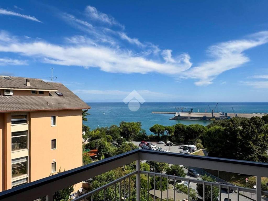 appartamento in vendita a Savona in zona Centro Storico