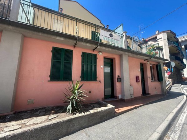 casa indipendente in vendita a Savona in zona Centro Storico