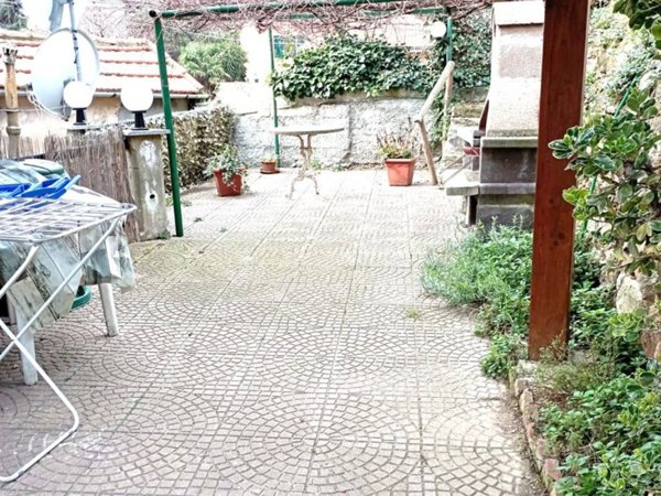 appartamento in vendita a Savona in zona Montemoro