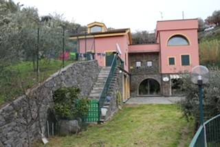 casa indipendente in vendita a Savona