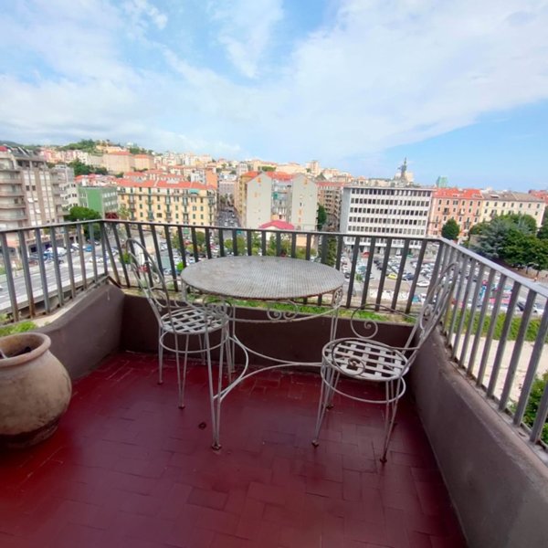 appartamento in vendita a Savona in zona Centro Storico