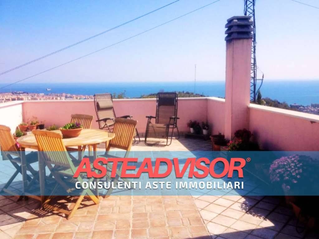 negozio in vendita a Savona in zona Madonna del Monte