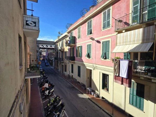 appartamento in vendita a Savona in zona Montemoro