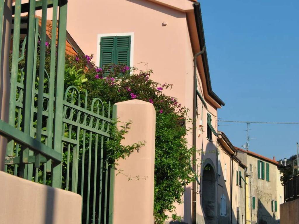casa indipendente in vendita a Savona