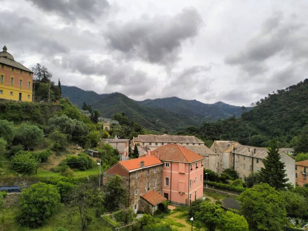 appartamento in vendita a Savona in zona Montemoro