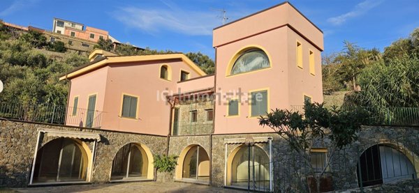 casa indipendente in vendita a Savona in zona Centro Storico