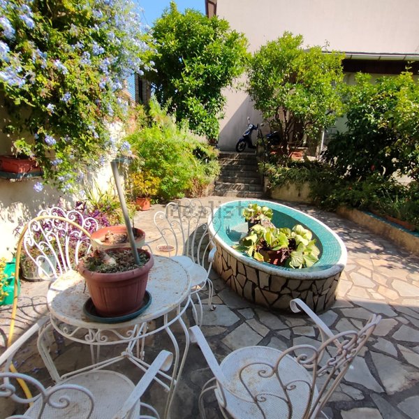 casa indipendente in vendita a Savona