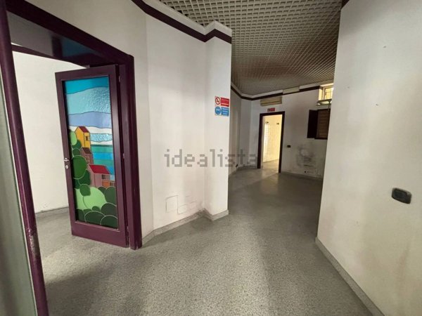locale commerciale in vendita a Savona
